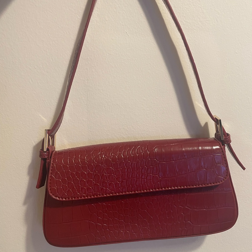 La Voute Red Crocodile Shoulder Bag